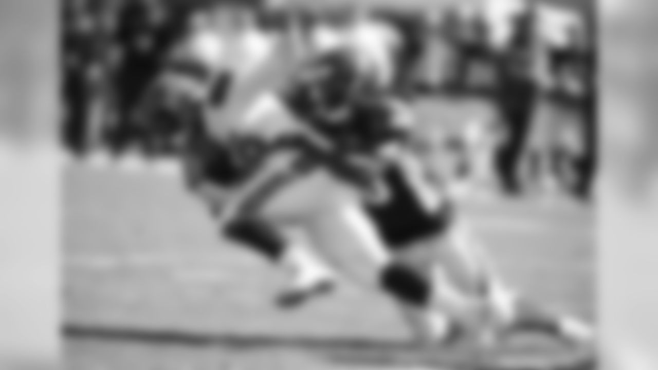 RB Duke Johnson Jr. runs against Bengals CB Josh Shaw.