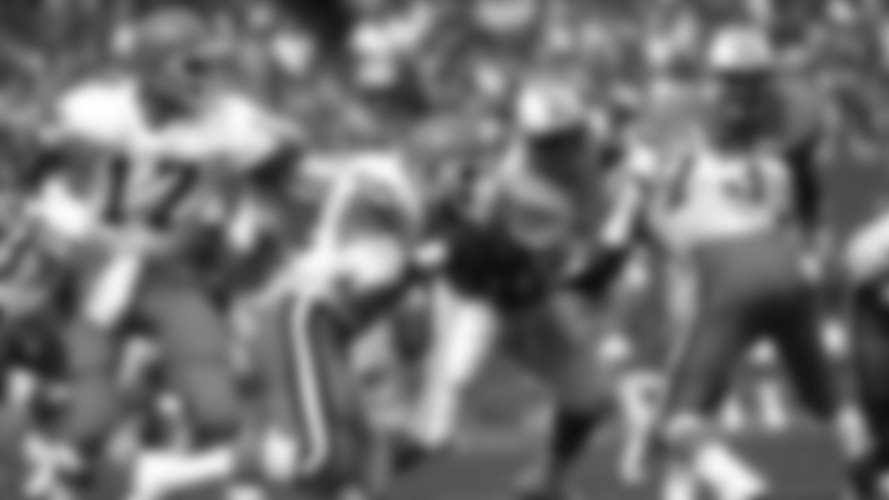 Cleveland Browns quarterback Brian Sipe (17) hands the ball to running back Cleo Miller (30) during an NFL game against the Houston Oilers Sept. 13, 1981, in Cleveland. (Tony Tomsic via AP)