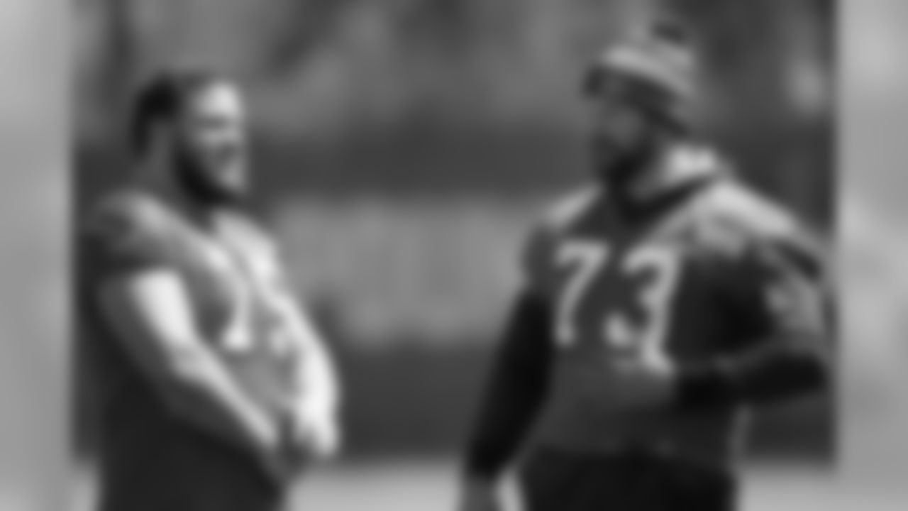 OL Joel Bitonio (left) and OL Joe Thomas (right)