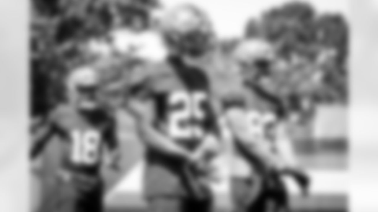 Running back Demetric Felton (25) during the third day of minicamp on June 17, 2021.