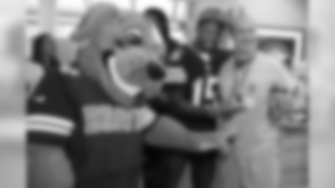 Browns Visit to Seidman Cancer Center