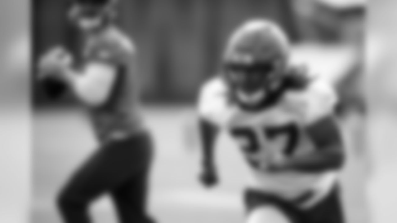 Running Back Kareem Hunt (27) during the third practice of OTAs on May 16, 2019