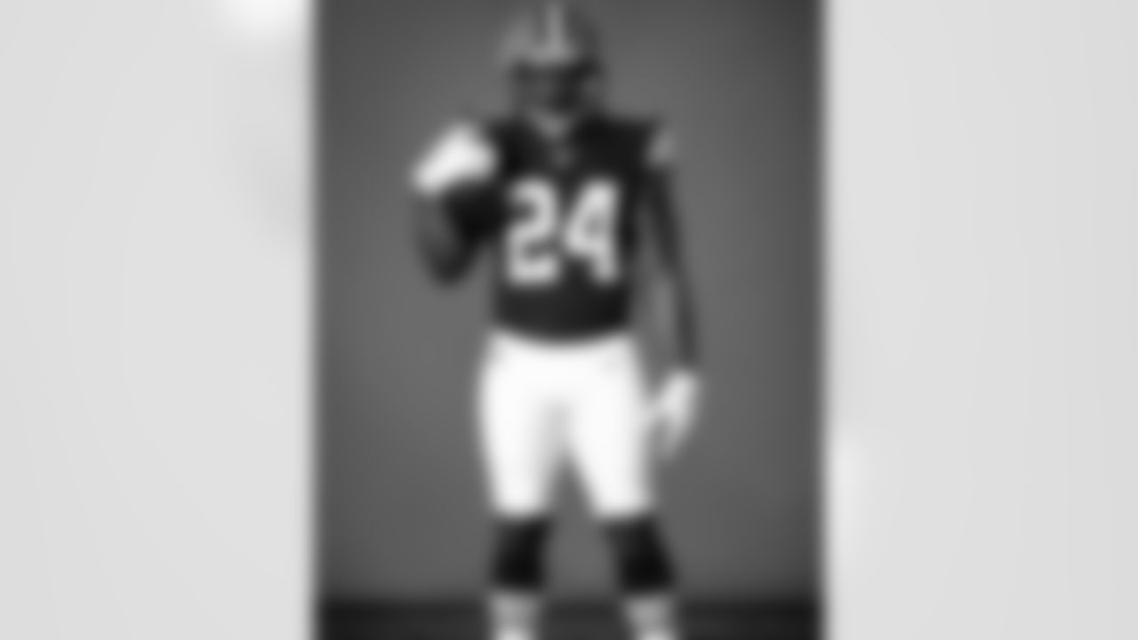Browns players posing for a team photoshoot