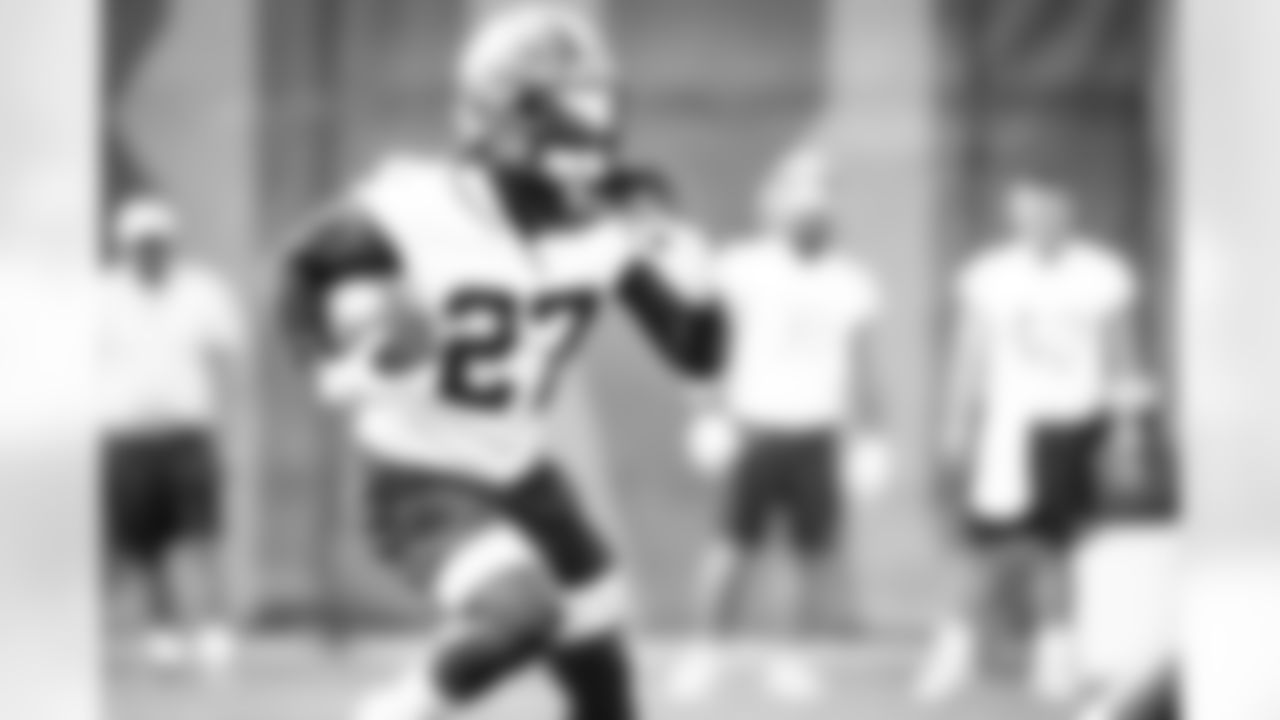 Running back Kareem Hunt (27) during practice on October 6, 2021.