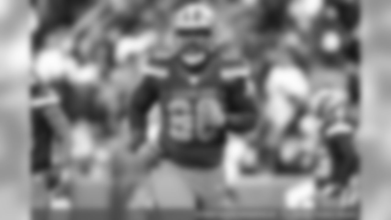 Defensive tackle Brandin Bryant (90)