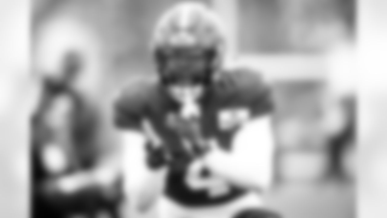 Linebacker Anthony Walker (4) during practice on December 30, 2021.