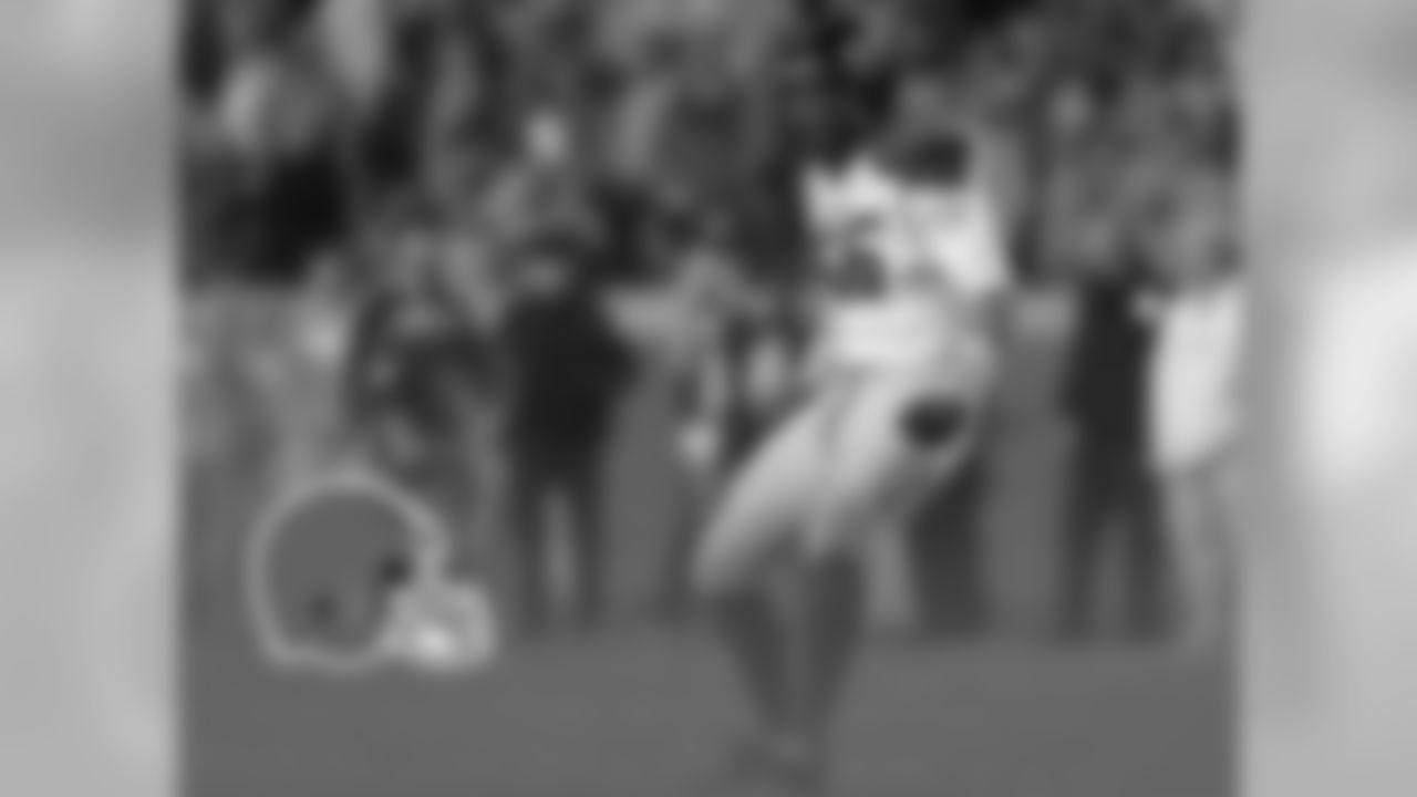 Round 1 – Pick 12 – LB Shane Ray
The Browns filled a number of holes through free agency but they weren't able to beef up their pass rush amid the loss of Sheard. That changes at pick No. 12, where the Browns will benefit from one of the draft's best crops of pass rushers in years by having the 2014 SEC Defensive Player of the Year fall in their lap.