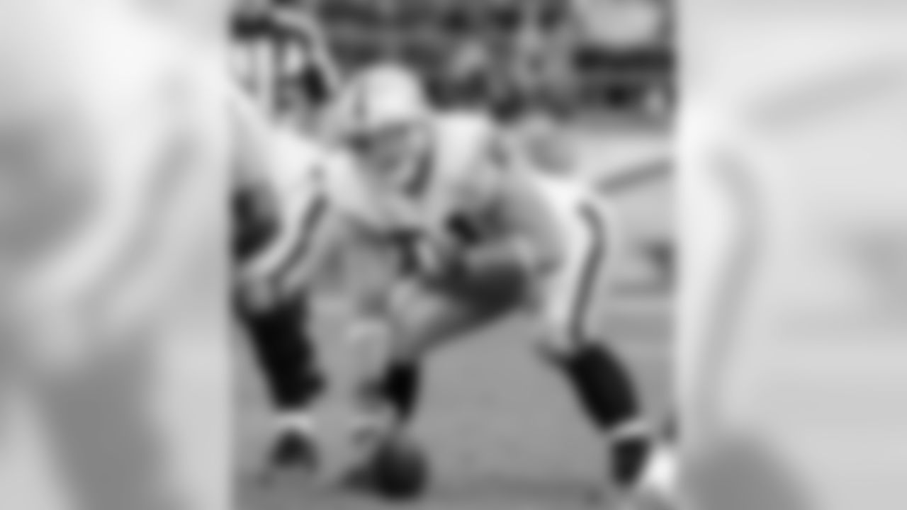 55. Stefan Wisniewski, C, Jaguars