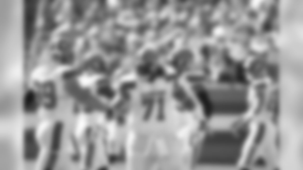 DL Danny Shelton (71) congratulates LB Paul Kruger (99)