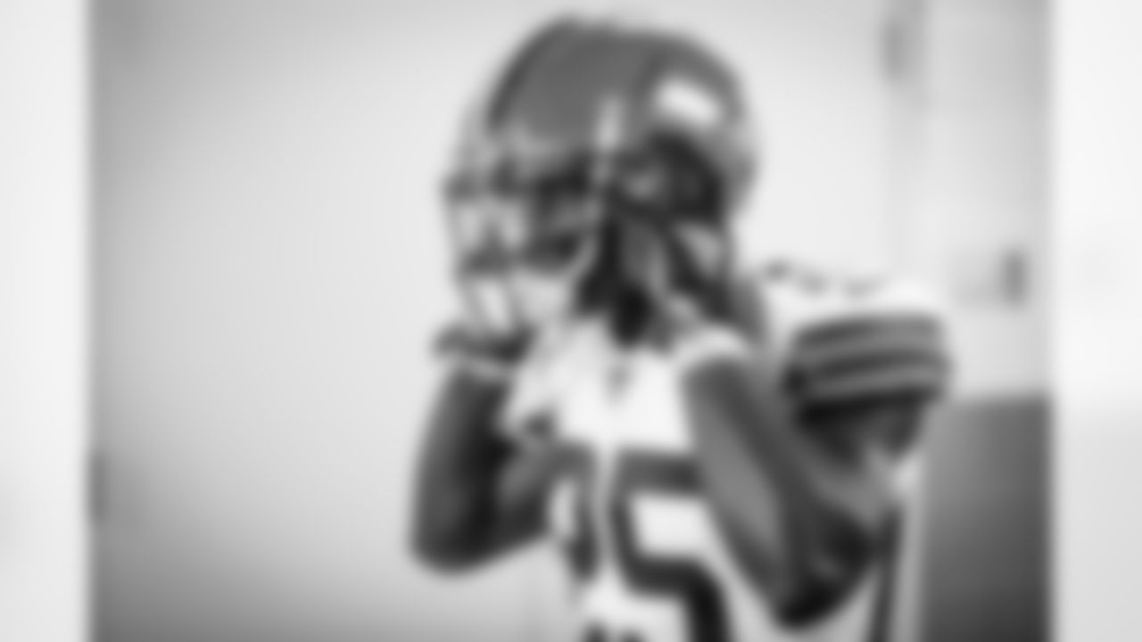 Running back Demetric Felton (25) before a preseason NFL football game between the Cleveland Browns and Atlanta Falcons on August 29, 2021 at Mercedes Benz Stadium. The Browns won 19-10.
