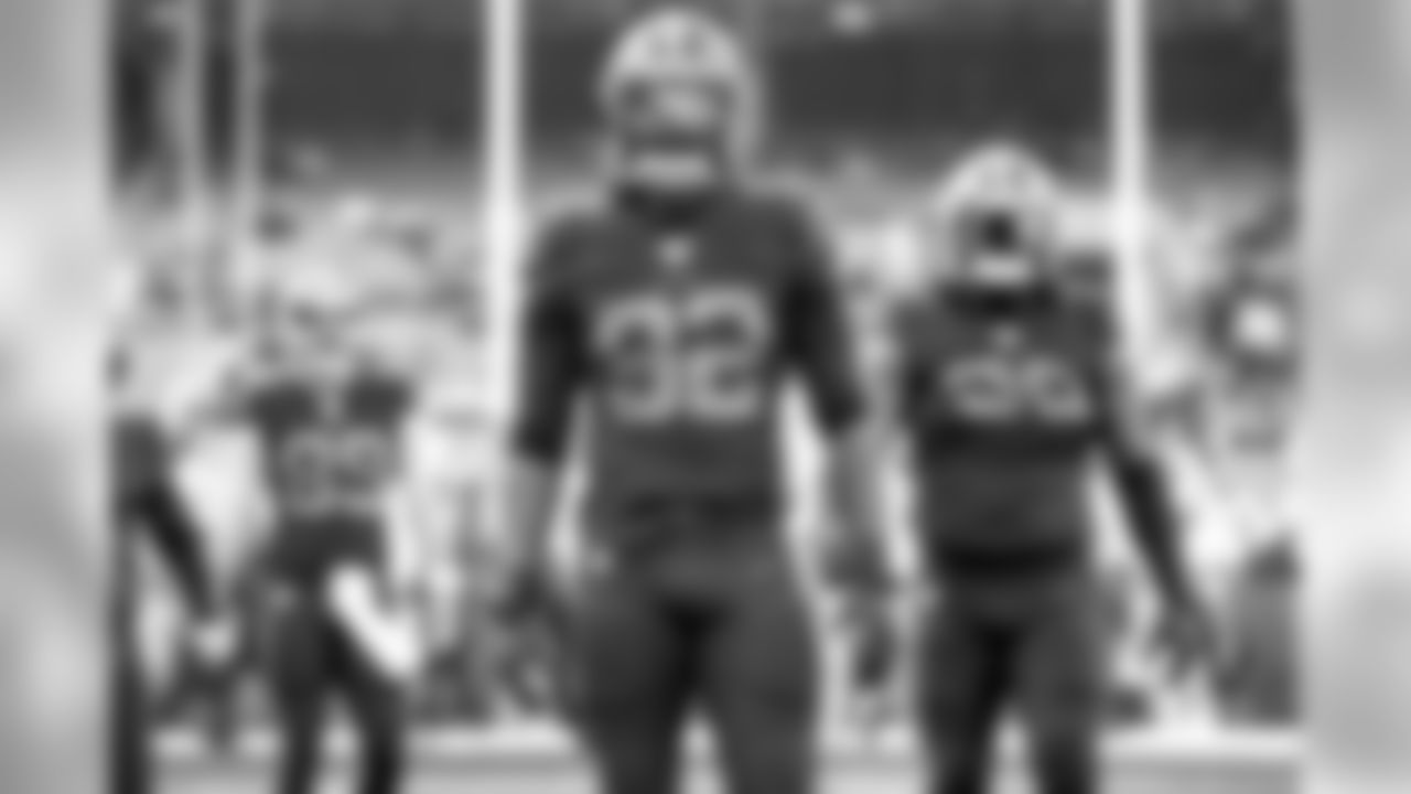 Defensive end Chad Thomas (92)