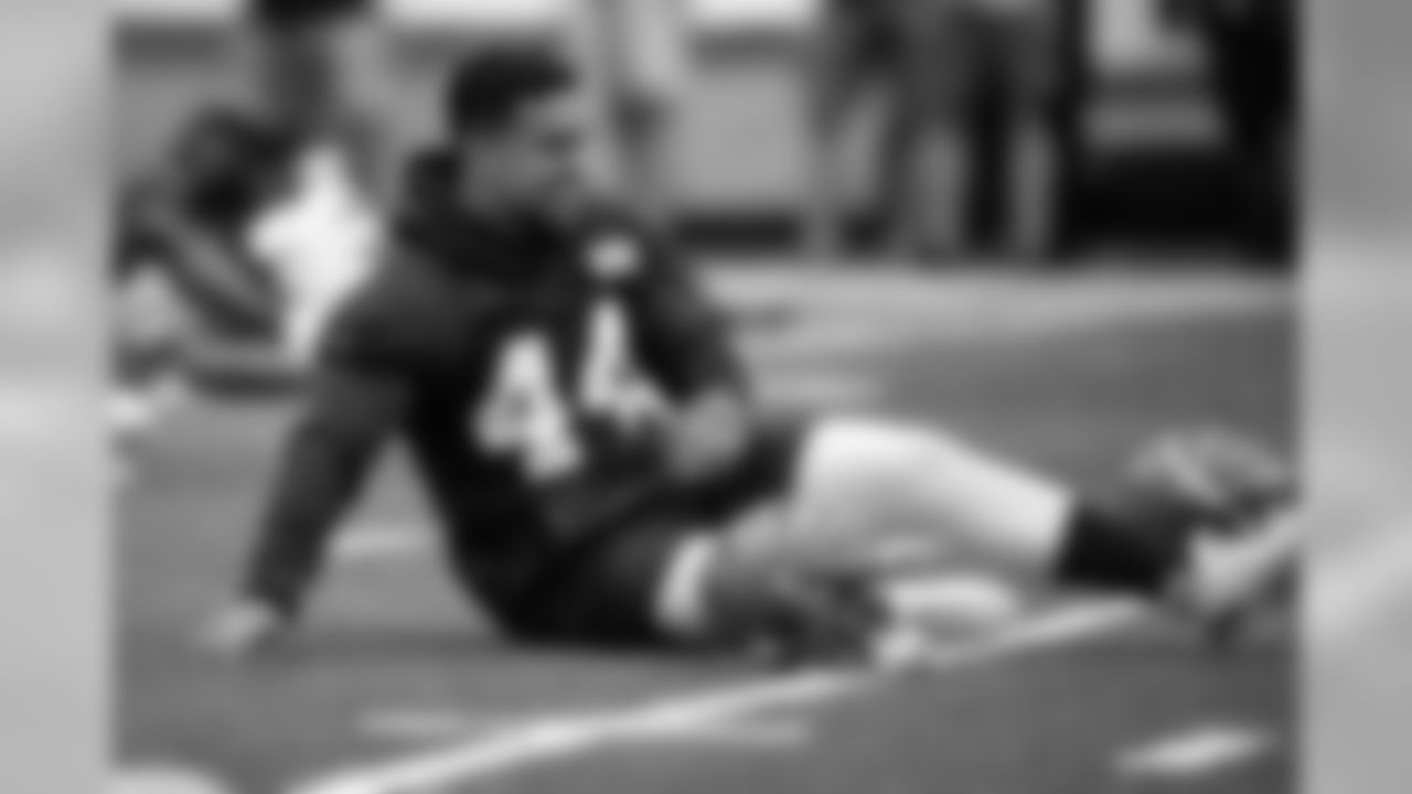 Linebacker Sione Takitaki (44) during the second day of minicamp on June 5, 2019.