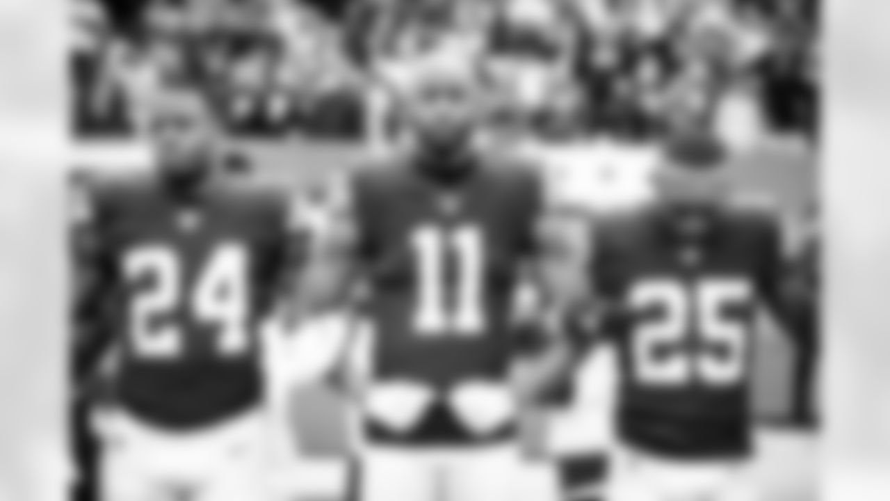 Wide receiver Donovan Peoples-Jones (11) before a NFL football game between the Cincinnati Bengals and Cleveland Browns on January 9, 2022 at FirstEnergy Stadium. The Browns won 21-16.
