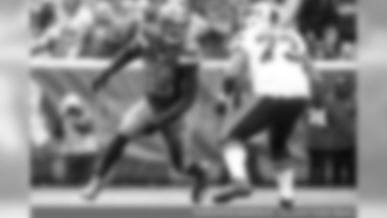 Defensive end Myles Garrett (95)