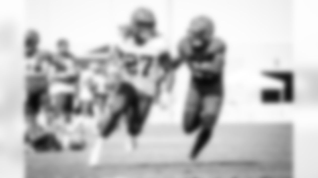 Running Back Kareem Hunt (27) during the sixth day of training camp on August 3, 2021.