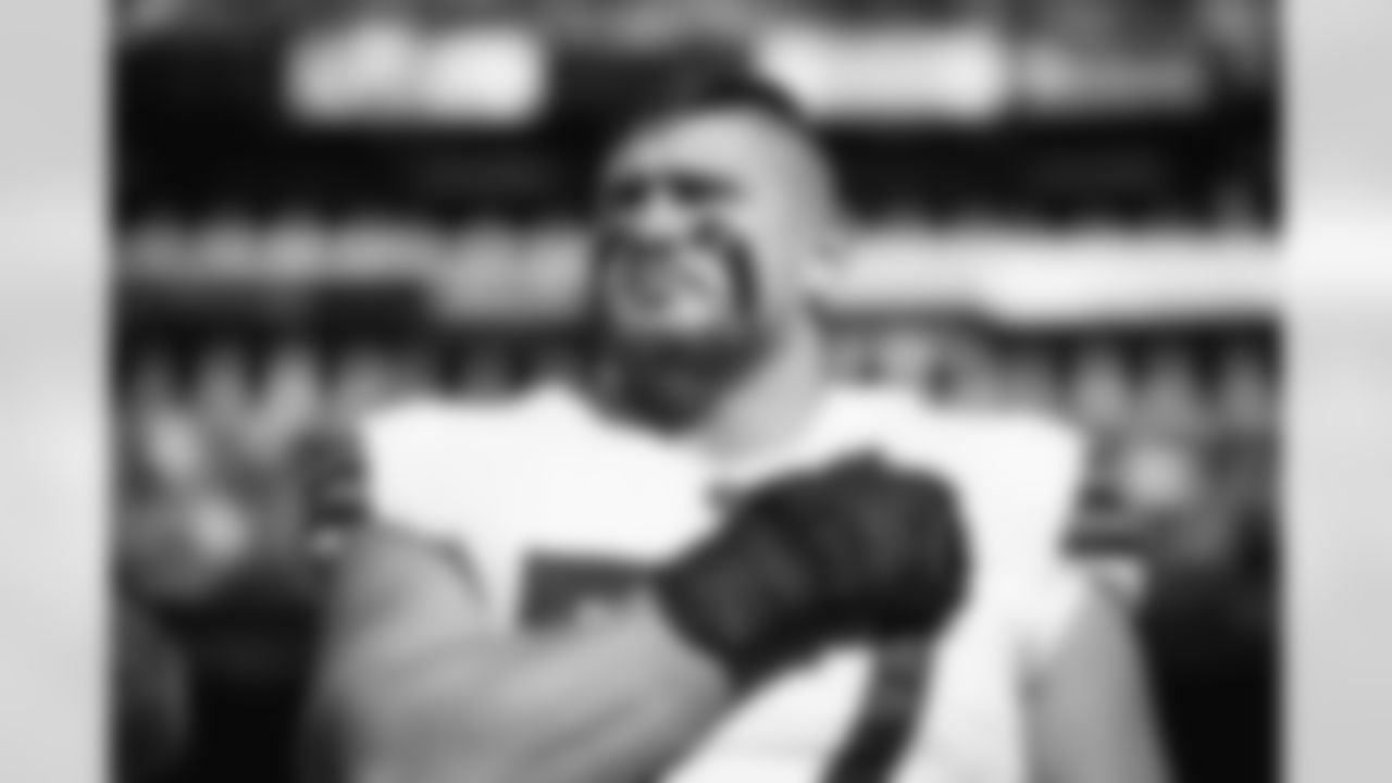 Offensive guard Wyatt Teller (77) before a NFL football game between the Cleveland Browns and Washington Commanders on January 1, 2023 at FedEx Field. The Browns won 24-10.