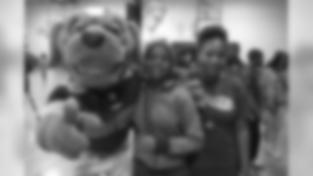 Browns Visit Central Middle School | Play 60
