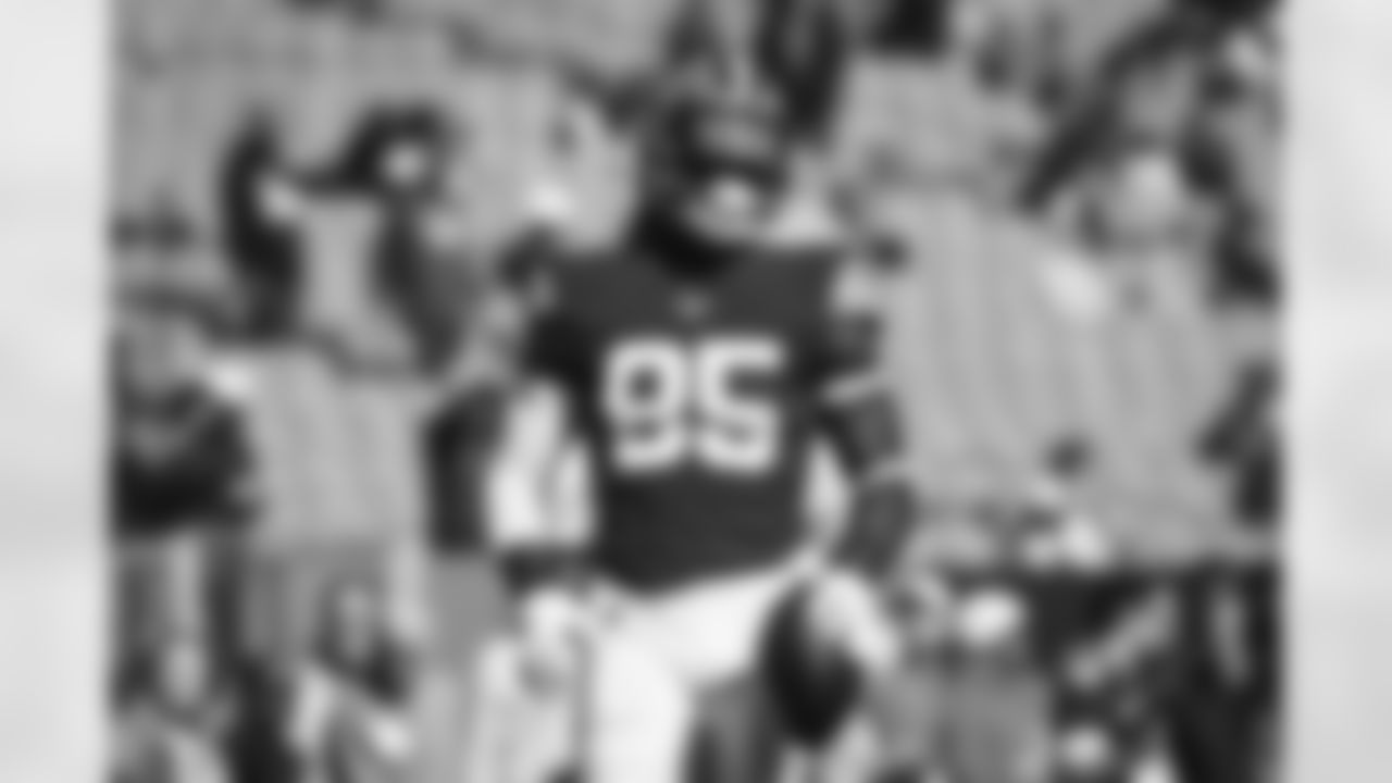 Tight end David Njoku (85) before a NFL football game between the New England Patriots and Cleveland Browns on October 16, 2022 at FirstEnergy Stadium.
