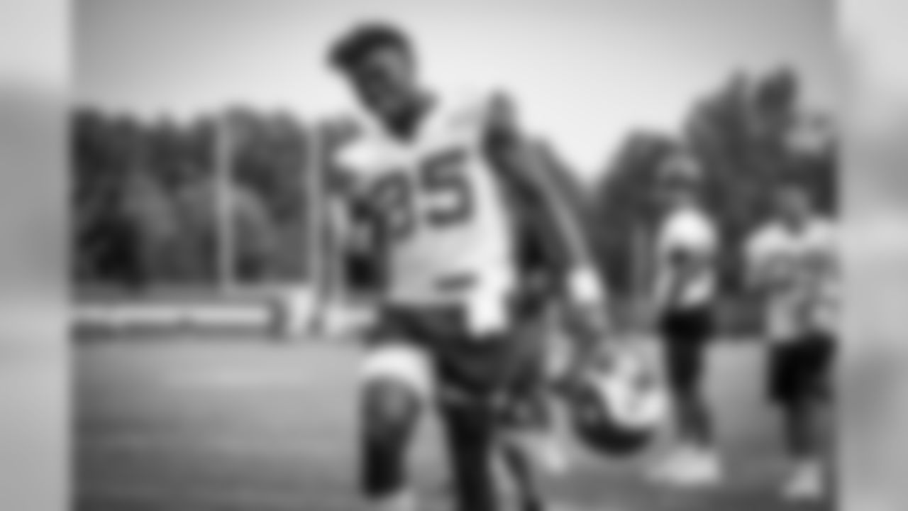 Tight end David Njoku (85) during the first day of minicamp on June 4, 2019.
