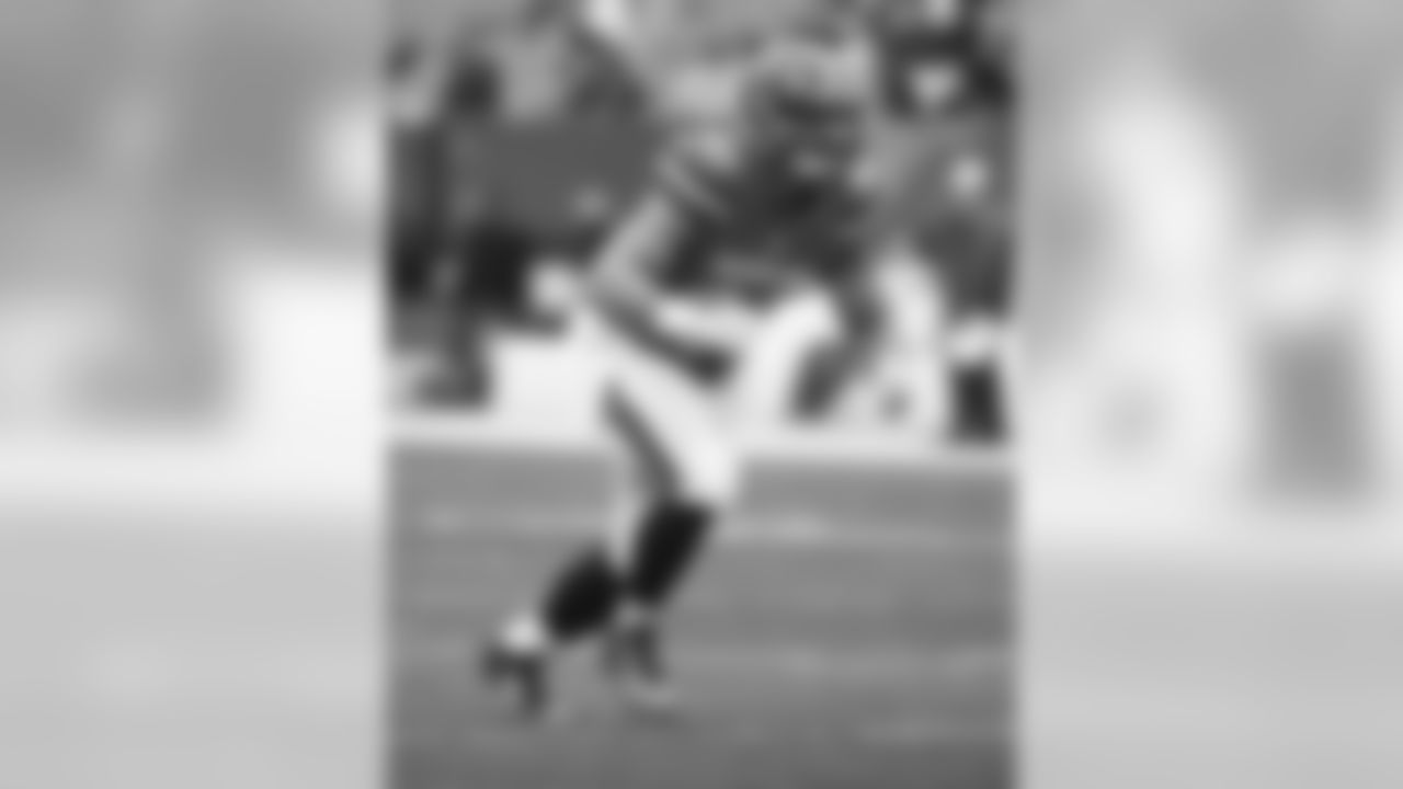FB Dan Vitale