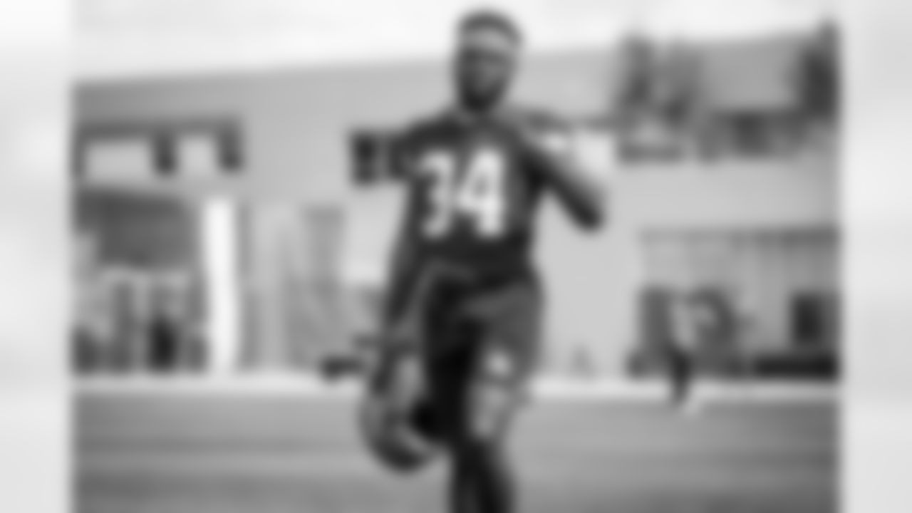 Running back Jerome Ford (34) during the fifth day of OTAs at CrossCountry Mortgage Campus on June 1, 2022.