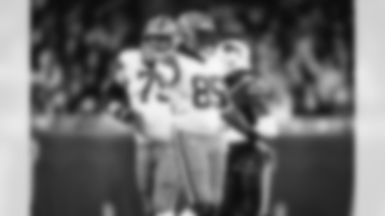 Tight end David Njoku (85) during a NFL football game between the Cleveland Browns and Buffalo Bills on November 20, 2022 at Ford Field.