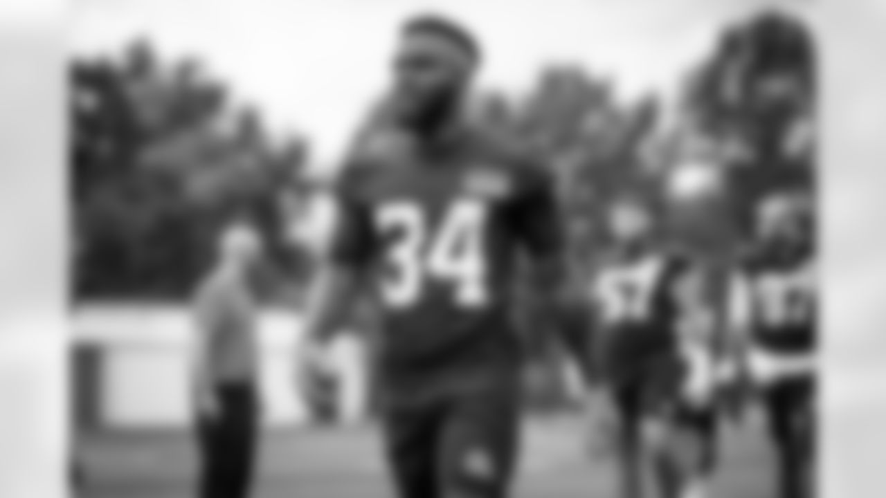 Running back Jerome Ford (34) during the first day of rookie and quarterback workouts at CrossCountry Mortgage Campus on July 23, 2022.