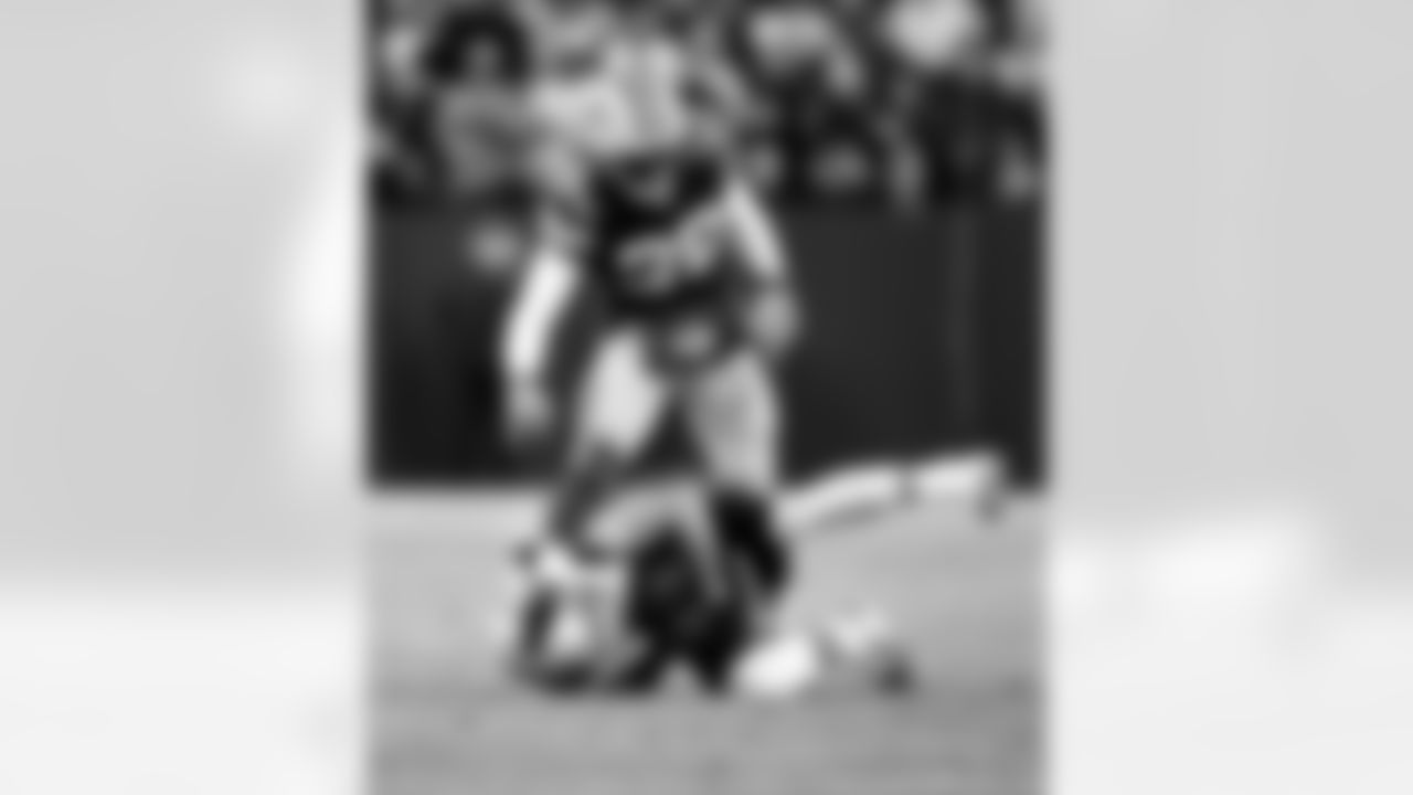 Browns sign DB Tramon Williams