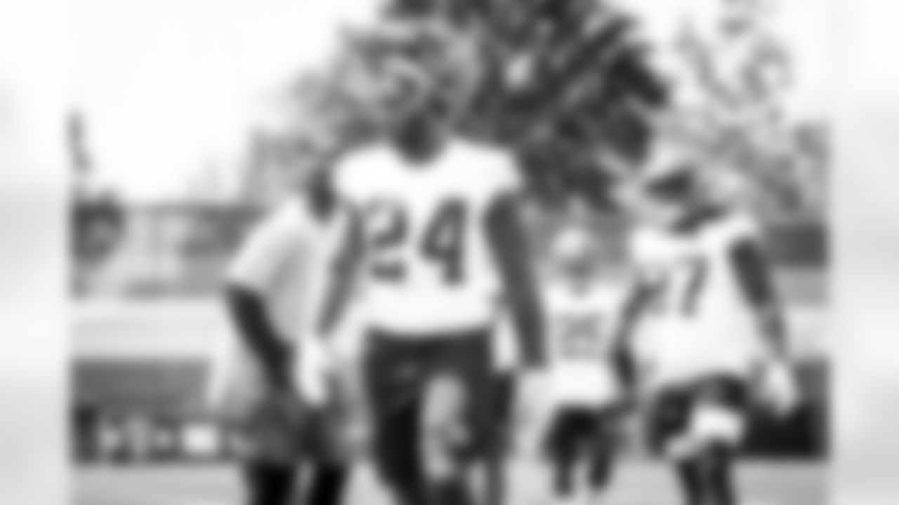 Running back Nick Chubb (24) during the third day of training camp on July 30, 2021.