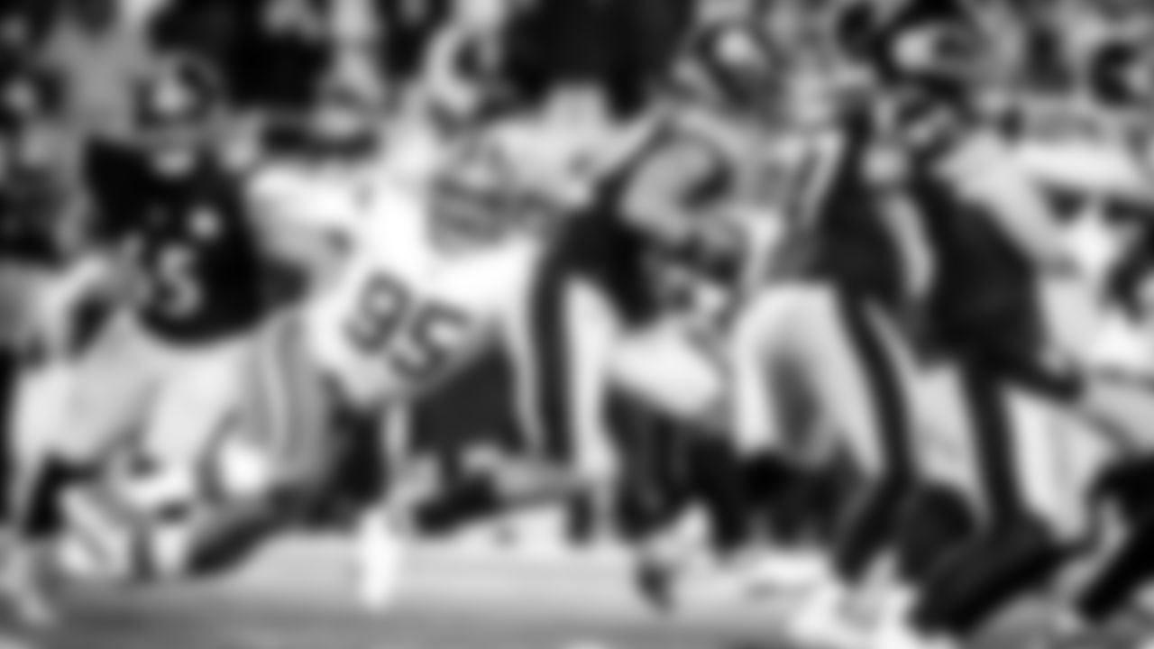 The Cleveland Browns play the Pittsburgh Steelers at Heinz Field in Week 17 of the 2021 NFL season.