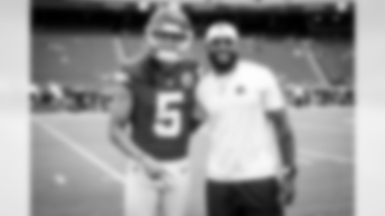 Safety Juan Thornhill (1) before a preseason NFL football game between the Cleveland Browns and Kansas City Chiefs on August 26, 2023 at GEHA Field at Arrowhead Stadium. The Browns lost 32-33.
