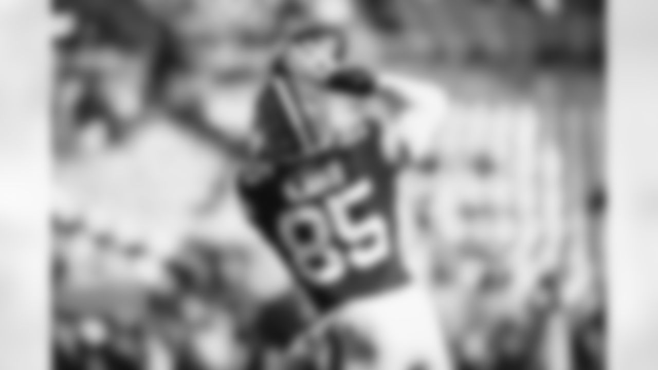 Tight end David Njoku (85) before a NFL football game between the New England Patriots and Cleveland Browns on October 16, 2022 at FirstEnergy Stadium.