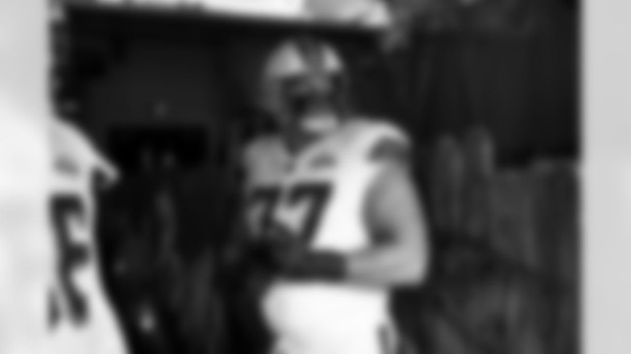 Offensive guard Wyatt Teller (77) before a NFL football game between the San Francisco 49ers and Cleveland Browns on October 15, 2023 at Cleveland Browns Stadium.