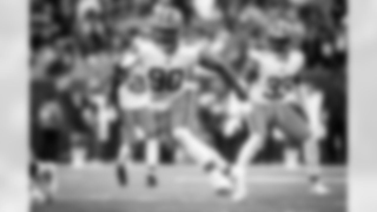 Defensive end Jadeveon Clowney (90) during a NFL football game between the Cleveland Browns and Cincinnati Bengals on December 11, 2022 at Paycor Stadium. The Browns lost 23-10.