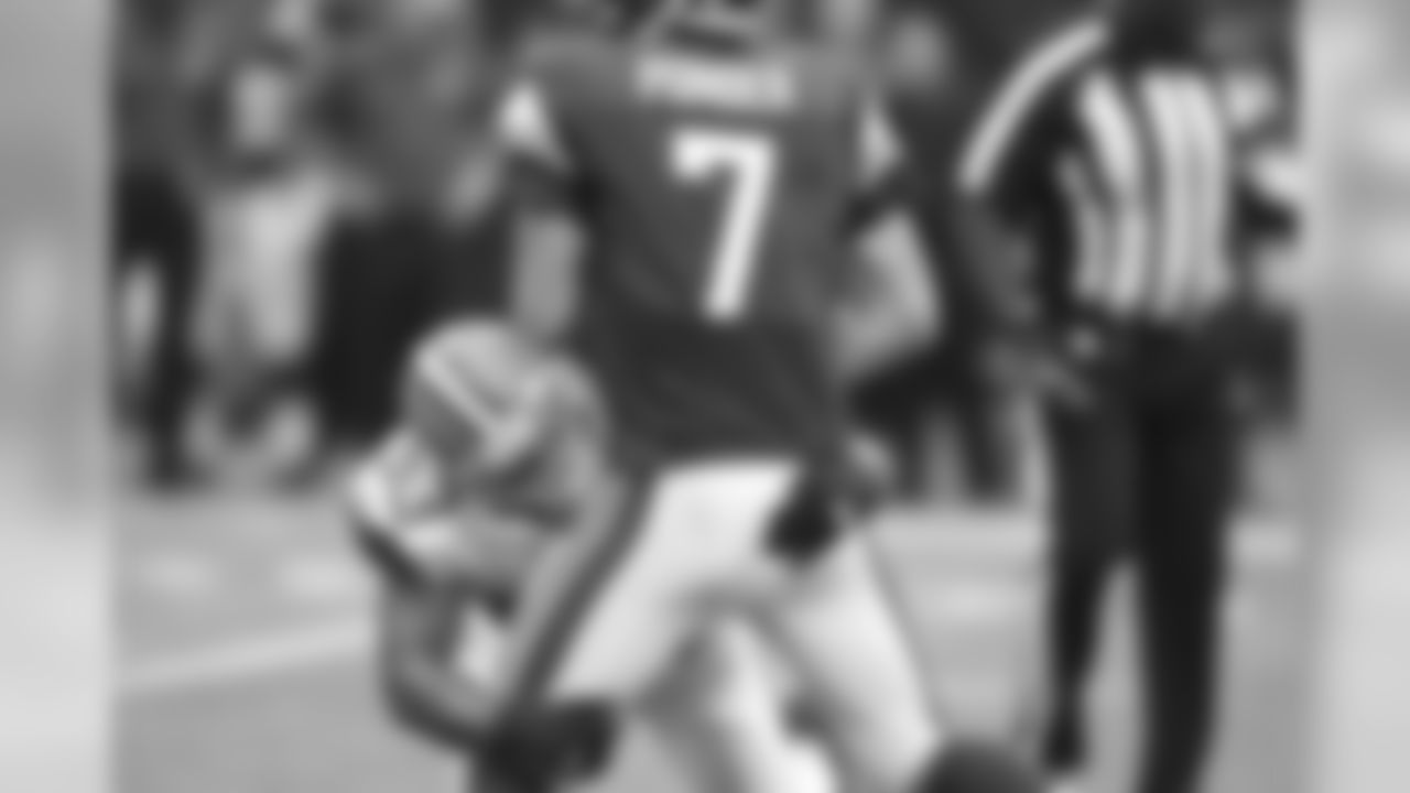 Craig Robertson pressures Vikings QB Christian Ponder in a week three Browns win.