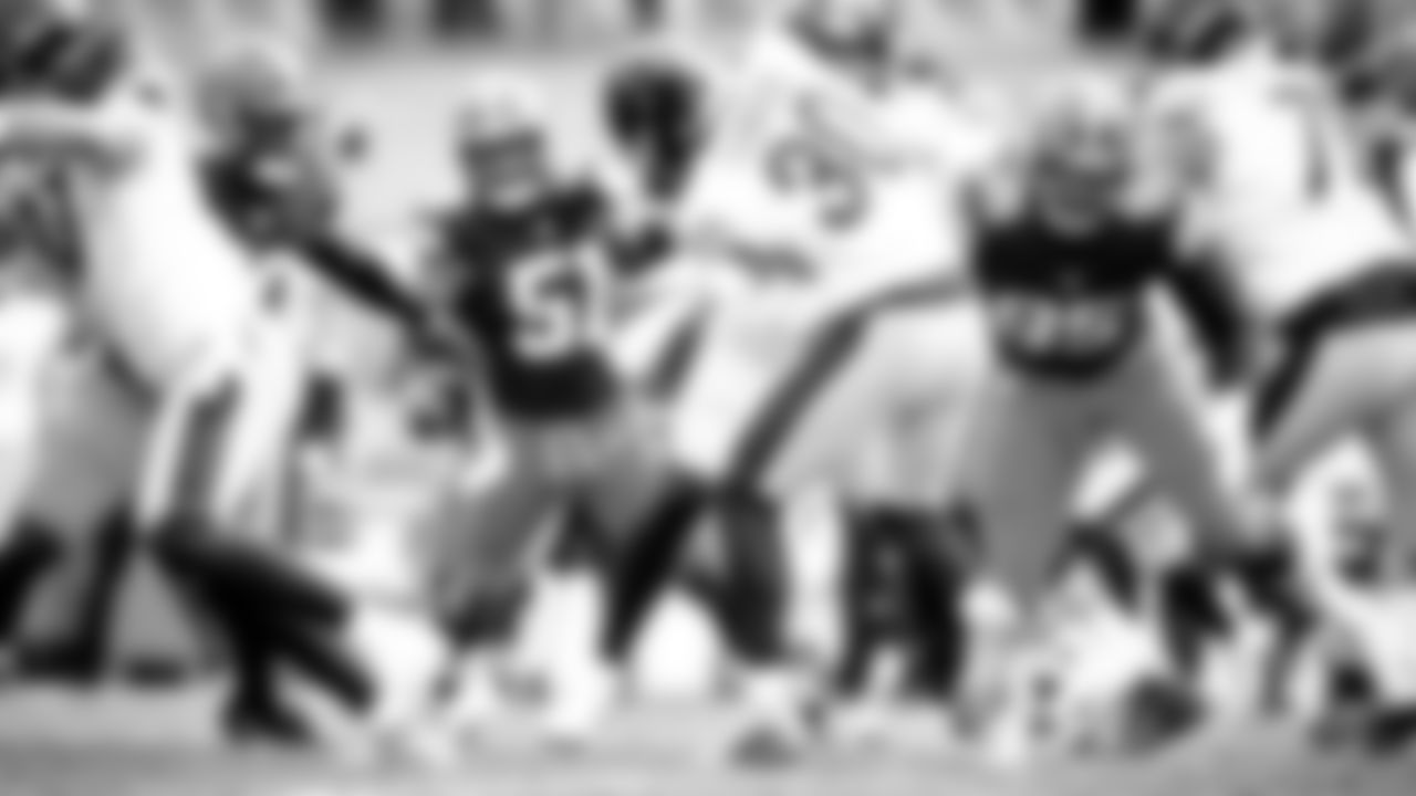 The Cleveland Browns play the Pittsburgh Steelers at FirstEnergy Stadium in Week 17.