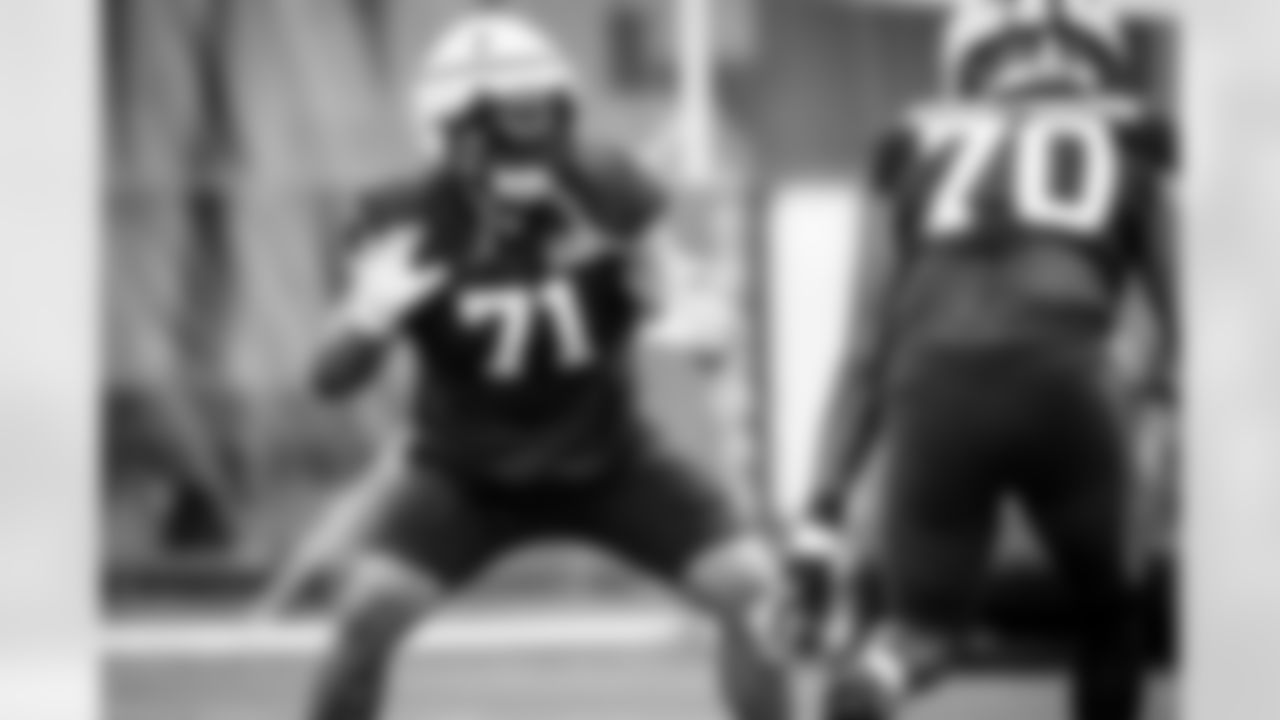 Offensive tackle Jedrick Wills Jr. (71) during the ninth day of training camp at CrossCountry Mortgage Campus on August 6, 2022.