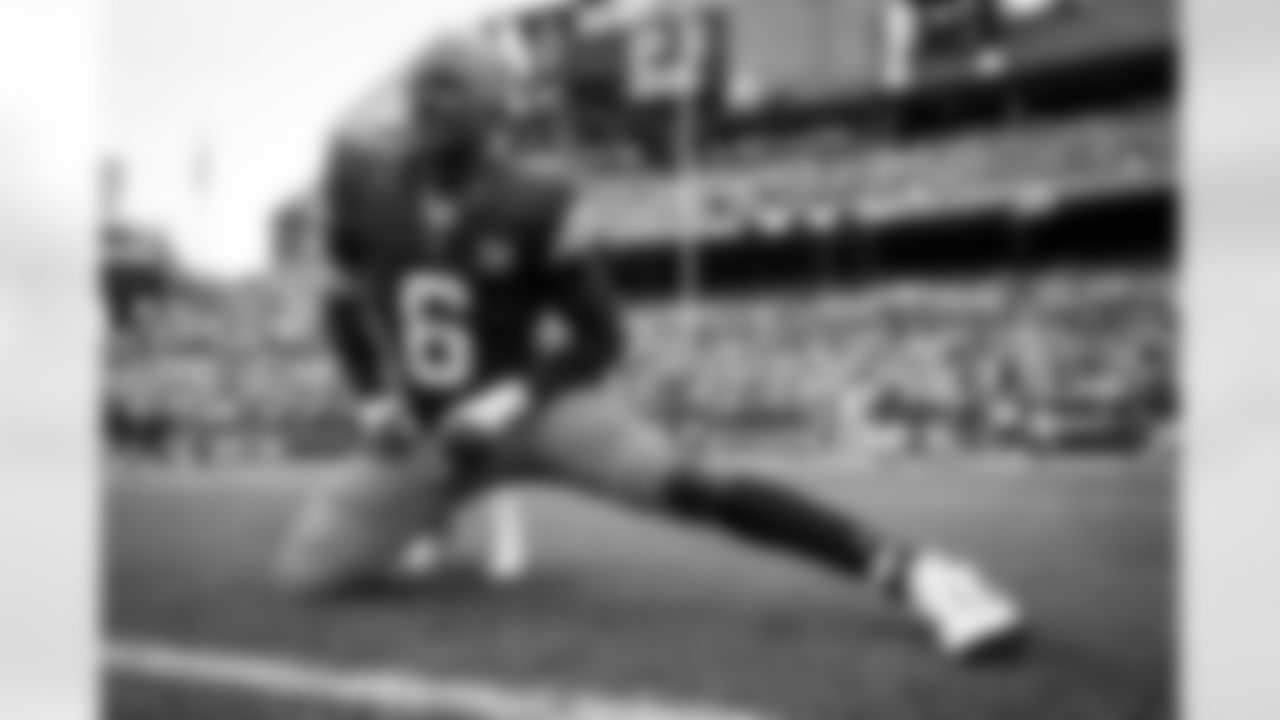 Linebacker Jeremiah Owusu-Koramoah (6) before a NFL football game between the Cincinnati Bengals and Cleveland Browns on September 10, 2023 at Cleveland Browns Stadium.