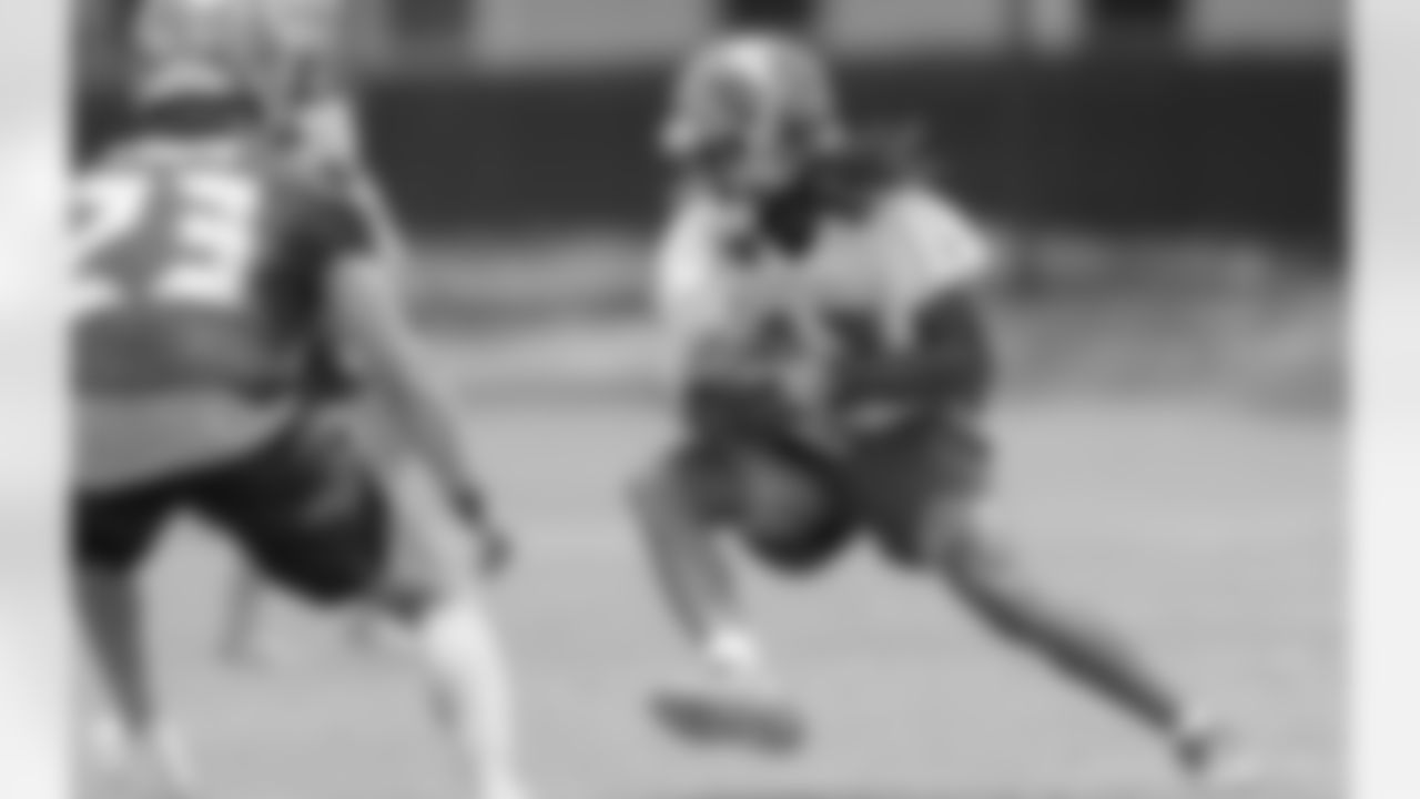 17 WR Donteaa Dye