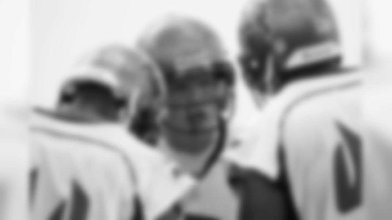 QB Chris Simms shares the play call with the rest of the offense