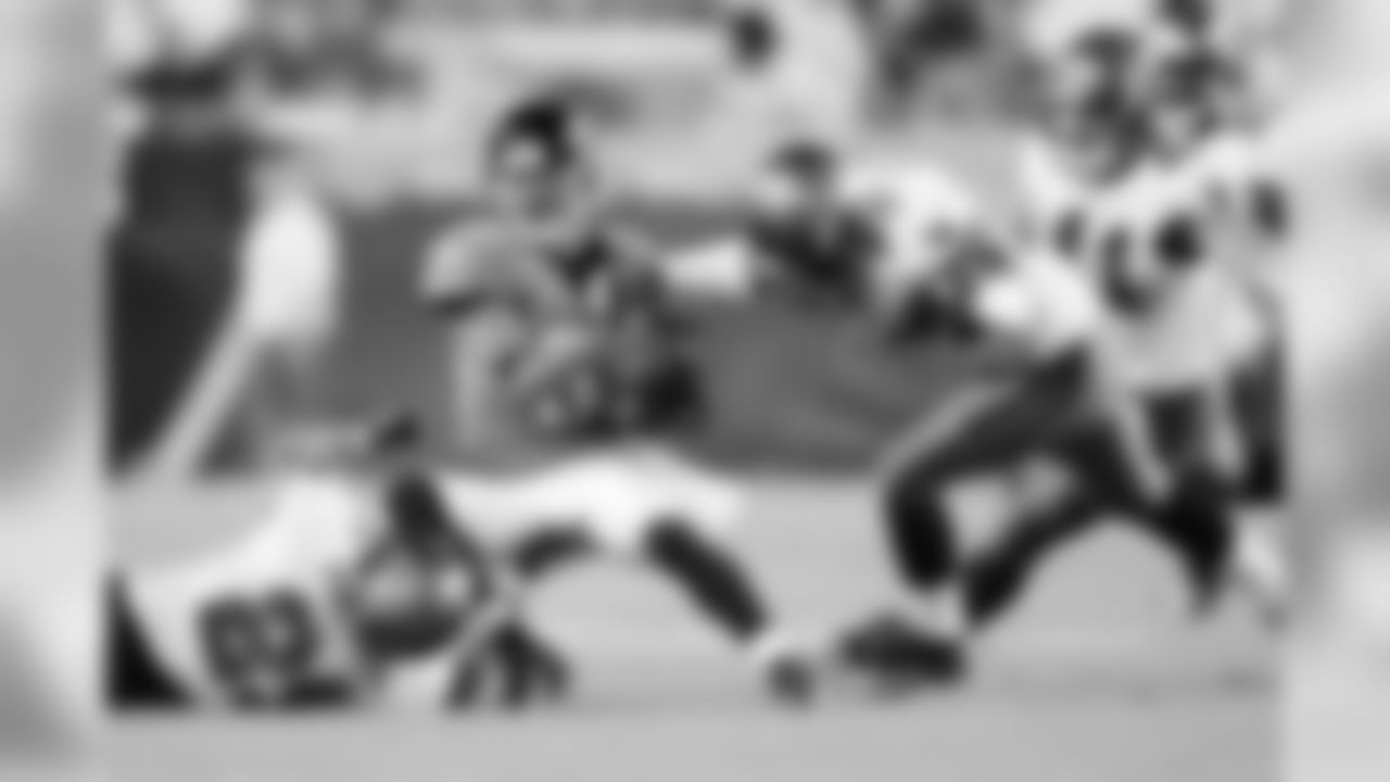 54 LB Geno Hayes assists in a tackle of WR Dennis Northcutt