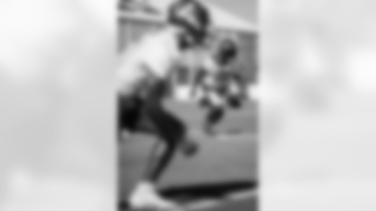 TAMPA, FL - June 07, 2022 - Running Back Ke'Shawn Vaughn #21 of the Tampa Bay Buccaneers during Minicamp at AdventHealth Training Center. Photo By Kyle Zedaker/Tampa Bay Buccaneers