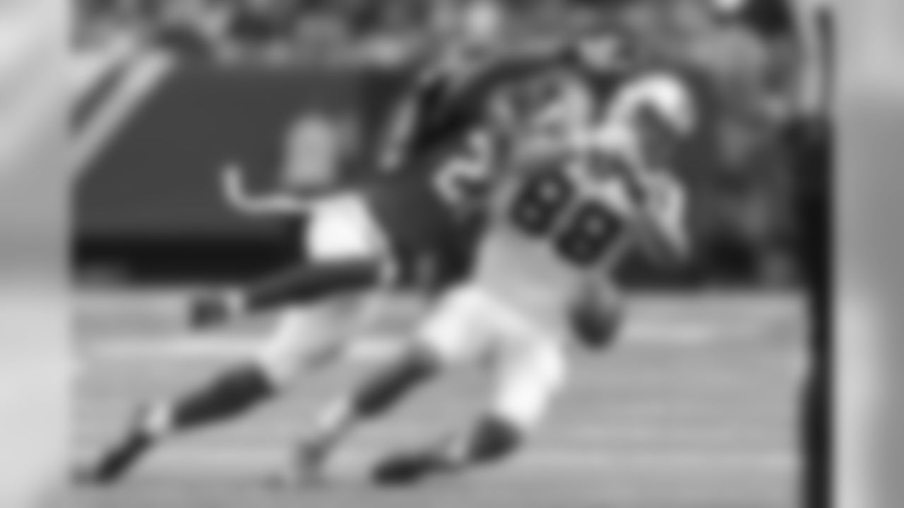 22 S Keanu Neal