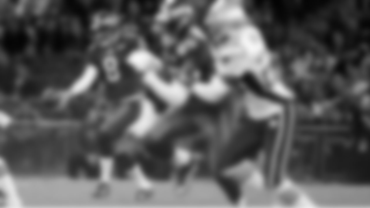 8 P Dirk Johnson gets ready to punt the ball into New England territory