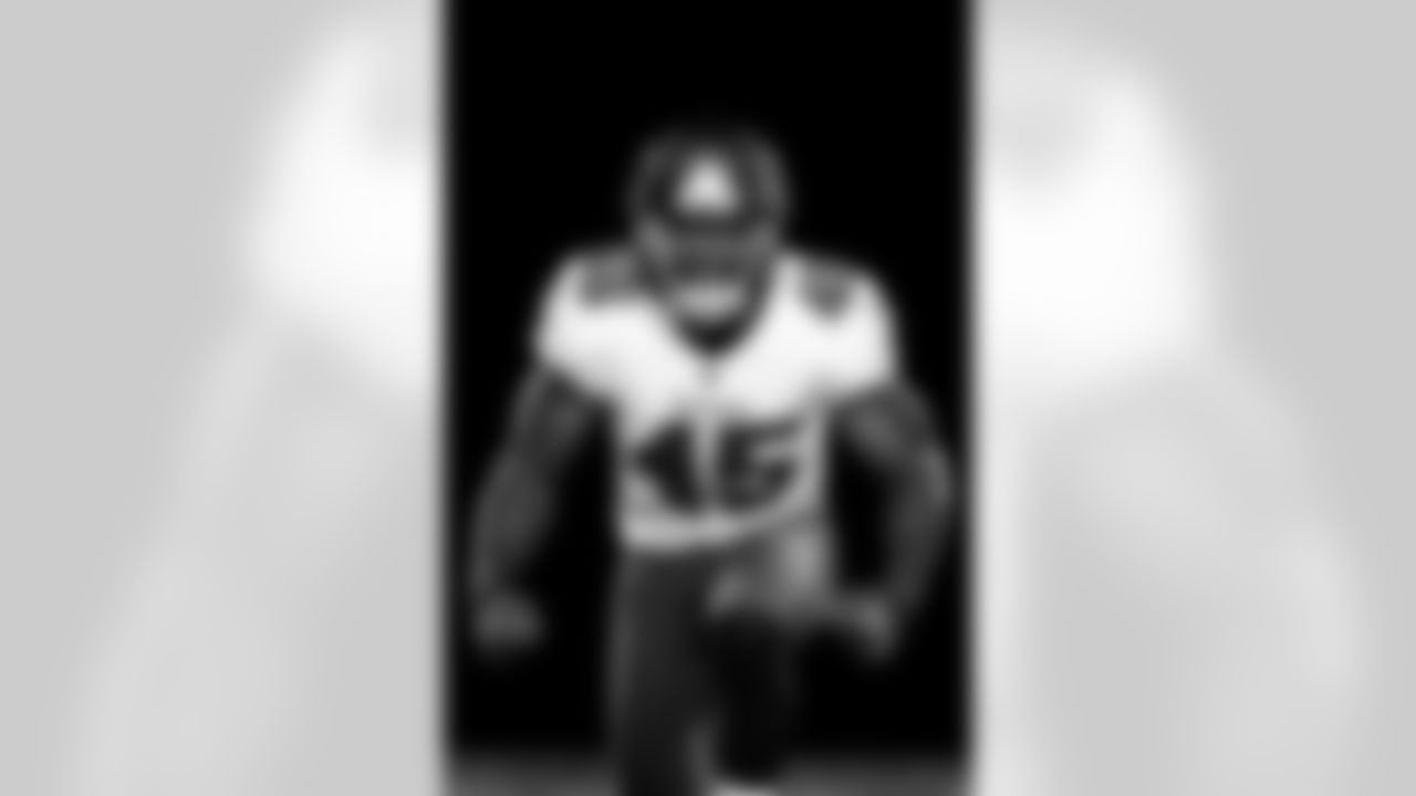 TAMPA, FL - June 06, 2021 - Inside Linebacker Devin White #45 of the Tampa Bay Buccaneers during 2021 Asset Shoot. Photo By Kyle Zedaker/Tampa Bay Buccaneers