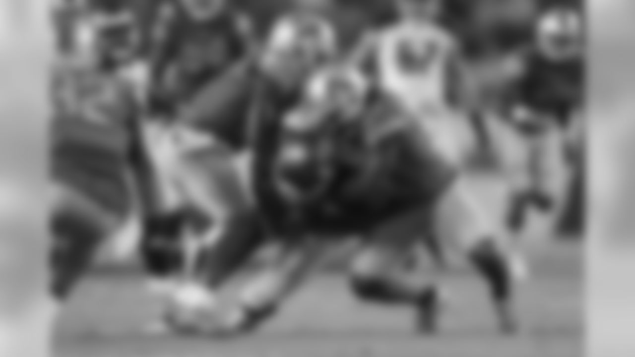 TE O.J. Howard, No. 80