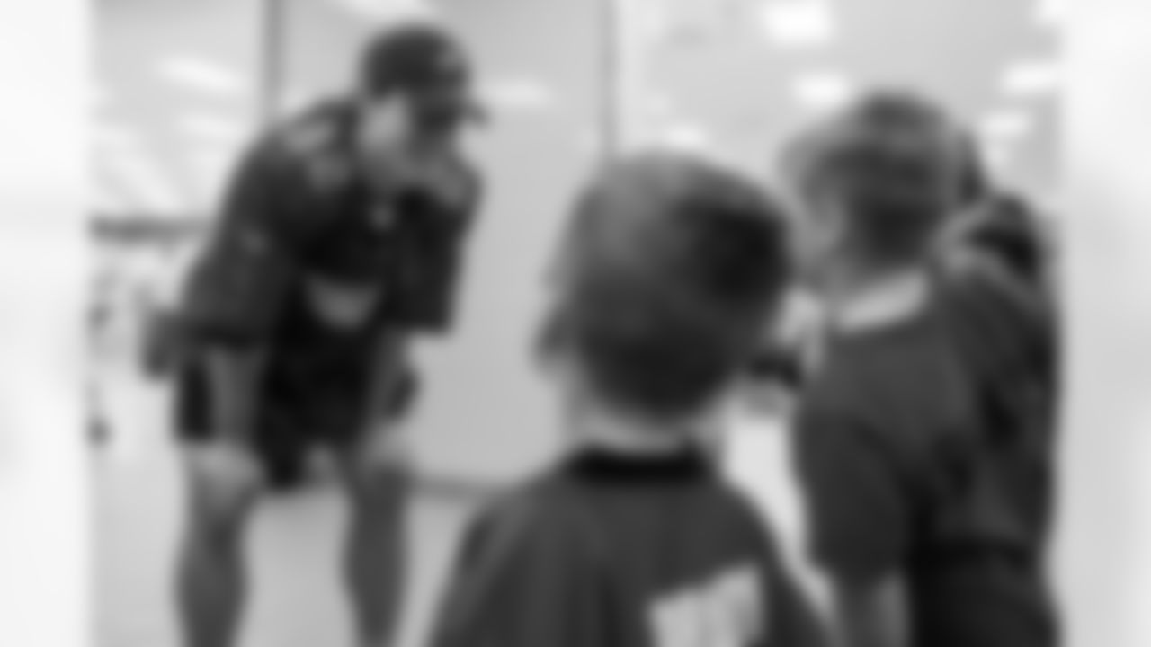 TAMPA, FL - September 13, 2022 - Tight End JJ Howland #82 of the Tampa Bay Buccaneers during a Rookie Club visit with the Florida Dairy Council at Starkey Ranch K-8 School. Photo By Kyle Zedaker/Tampa Bay Buccaneers