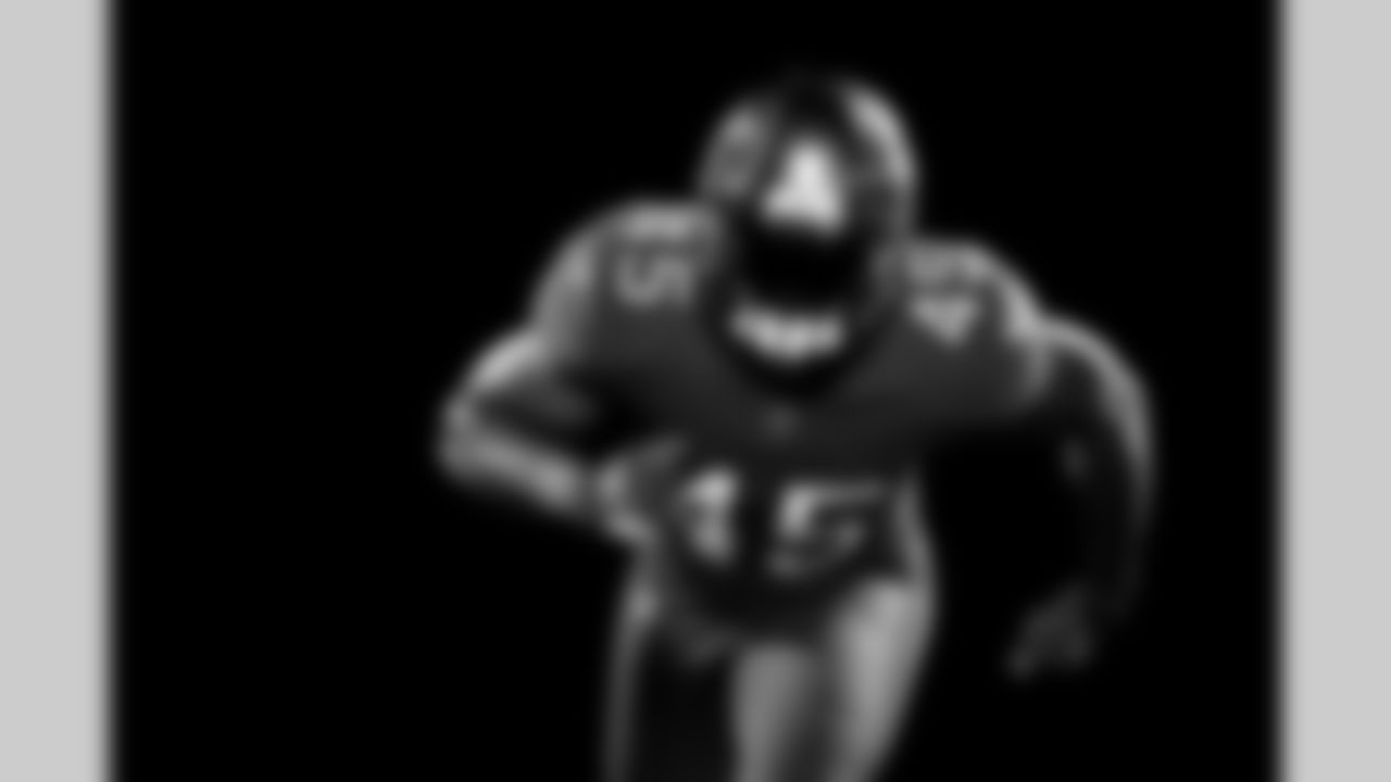 TAMPA, FL - June 06, 2021 - Inside Linebacker Devin White #45 of the Tampa Bay Buccaneers during 2021 Asset Shoot. Photo By Kyle Zedaker/Tampa Bay Buccaneers