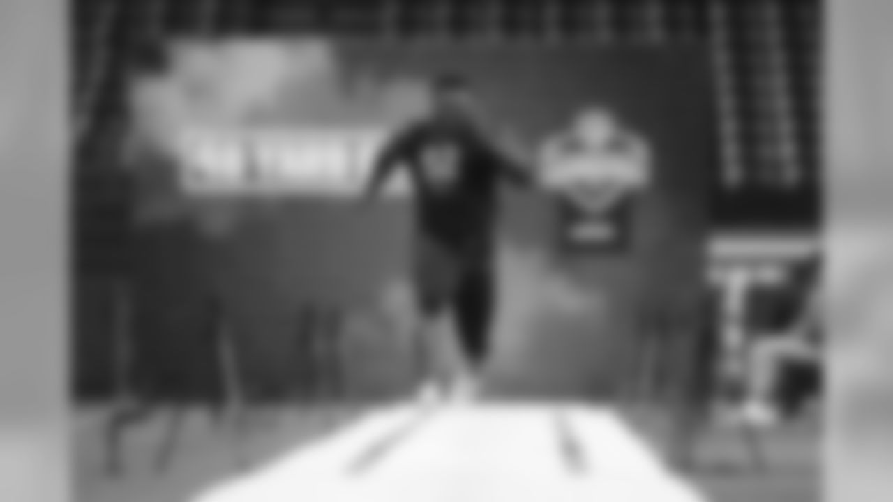 Georgia tackle Isaiah Wilson runs the 40-yard dash during the 2020 NFL Scouting Combine, Friday, Feb. 28, 2020 in Indianapolis. (Ben Liebenberg/NFL)