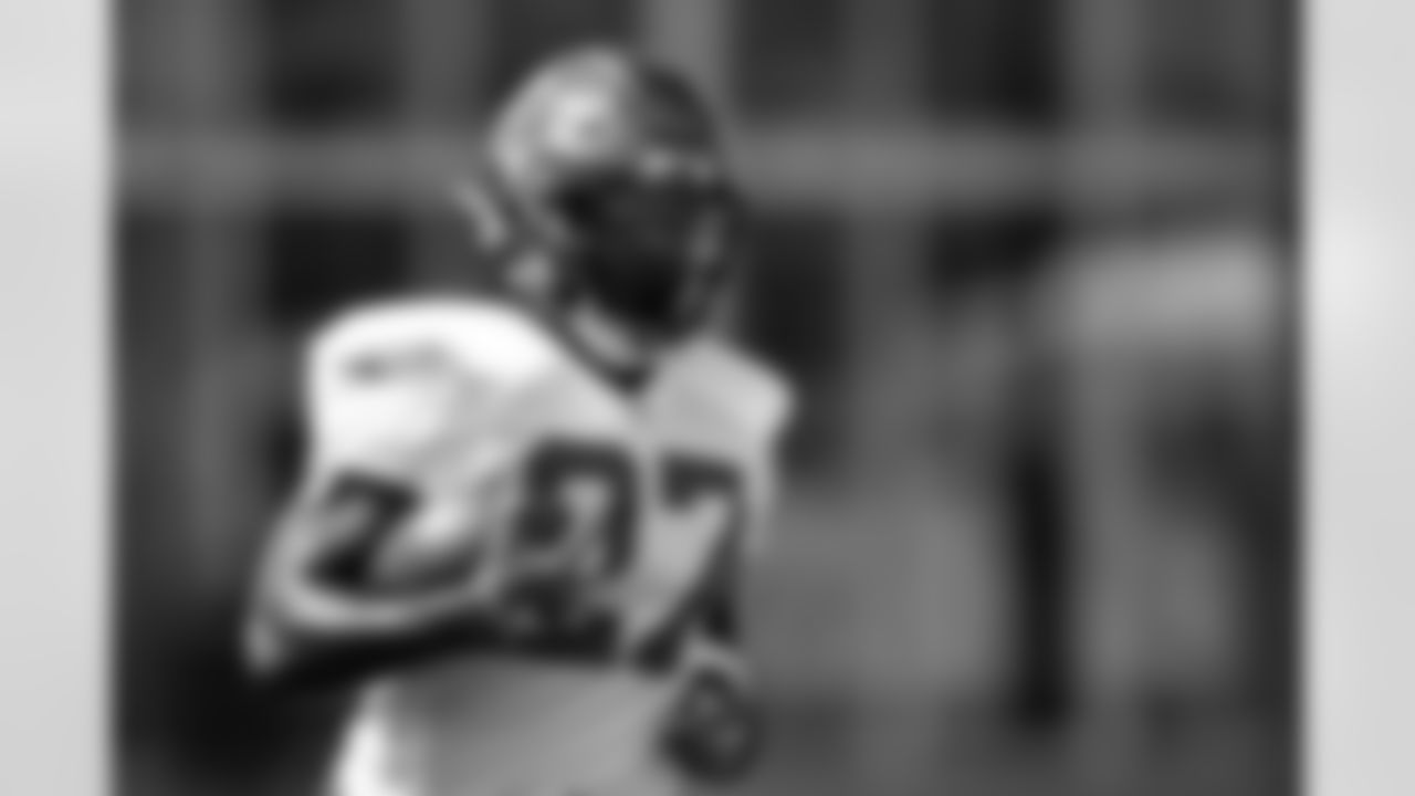 TAMPA, FL- OCTOBER 01, 2020 - Running Back Ronald Jones II #27 of the Tampa Bay Buccaneers during practice at AdventHealth Training Center. Photo By Kyle Zedaker/Tampa Bay Buccaneers